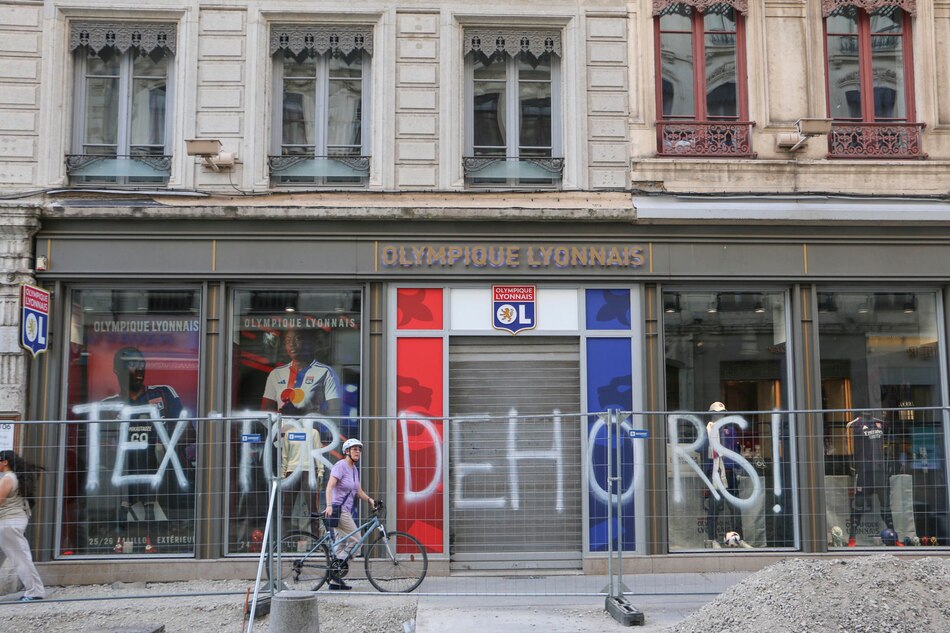 El Lyon acuerda con la UEFA jugar la Europa League si logra seguir en primera división