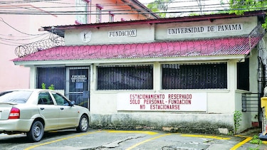 Grupo universitario exige justicia a la procuradora