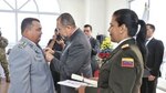 Venezuela condecora a la fuerza pública