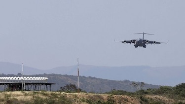 Primer avión militar de Estados Unidos con ayuda aterriza en Cúcuta