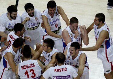 Baloncesto: Serbia aplasta a Brasil y consigue el pase a las semifinales