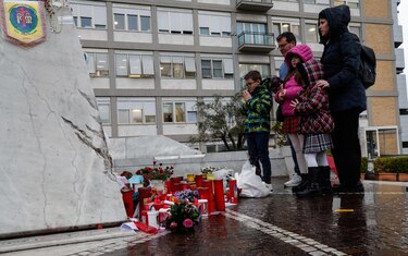 La radiografía de tórax del papa Francisco confirma su mejoría tras 27 días hospitalizado