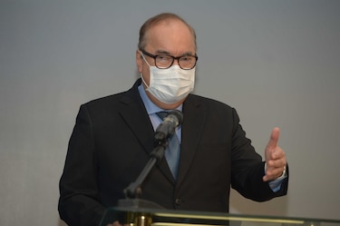 Enrique Lau Cortés tiene covid-19; su condición es estable