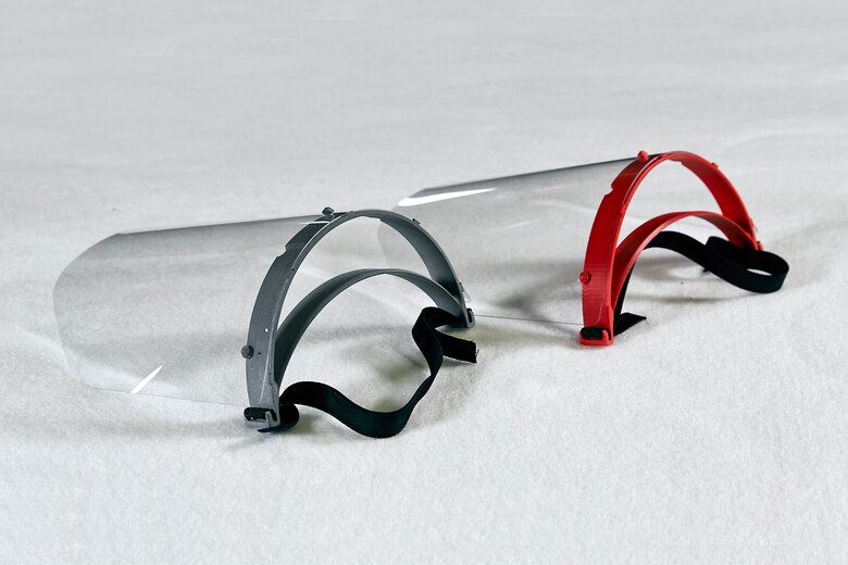 Fabricante de autos de lujo Lamborghini produce máscaras y viseras medicales