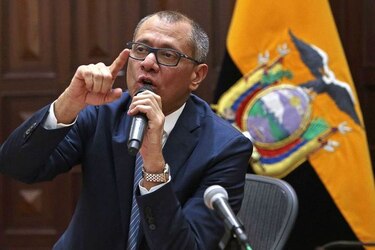 Fiscal pide prohibir salida de Ecuador de vicepresidente por caso Odebrecht