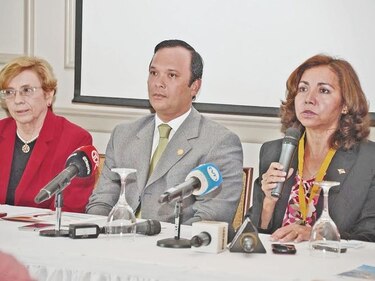 Alerta por incremento de  falsos médicos en el país