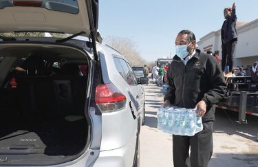 Ola de frío afecta suministro de luz y agua en Texas