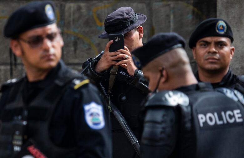 Opositores de Nicaragua lanzan coalición contra Ortega; Policía agrede a periodistas
