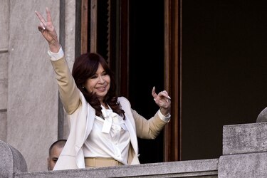 Cristina Kirchner contraataca con denuncia de persecución de la justicia 