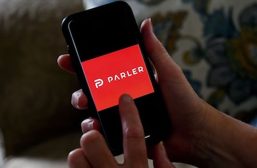 Parler demanda a Amazon por bloqueo