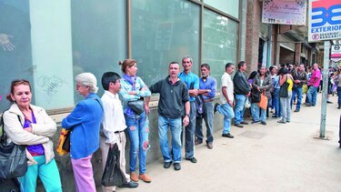 Ahora, colas para cambiar billetes