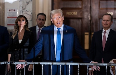 Una jueza pausa temporalmente el proceso judicial contra Trump por injerencia electoral
