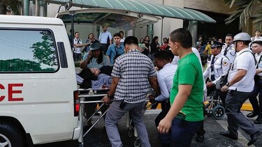 Cinco muertos deja el derrumbe de dos edificios tras un terremoto en Filipinas