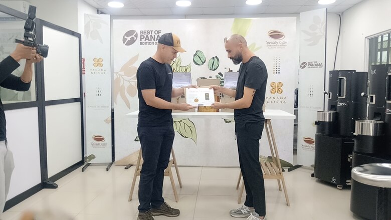 Compradores de Dubái visitan fincas en Chiriquí tras pagar precio récord por café geisha