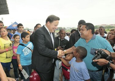 Presidente Varela asiste a clásico en su honor