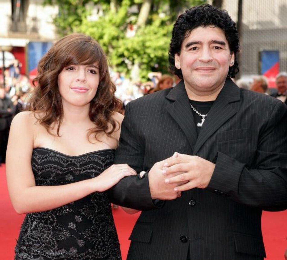 La hija mayor de Diego Maradona debuta como cantante de cumbia