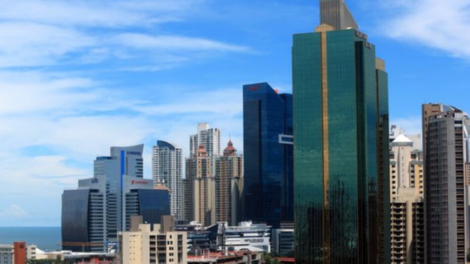 Sector privado pierde miles de plazas de empleo