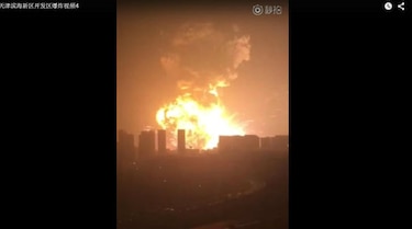 Video: Explota cargamento de explosivos en el norte de China: hay cientos de heridos