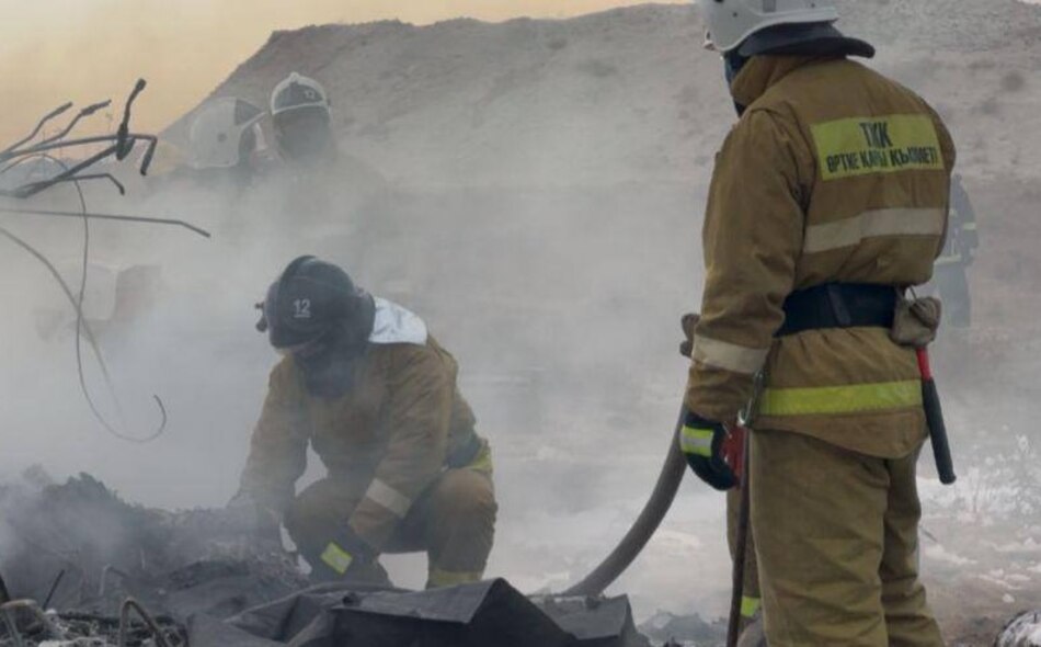 Las autoridades kazajas cifran en 38 muertos en accidente de avión