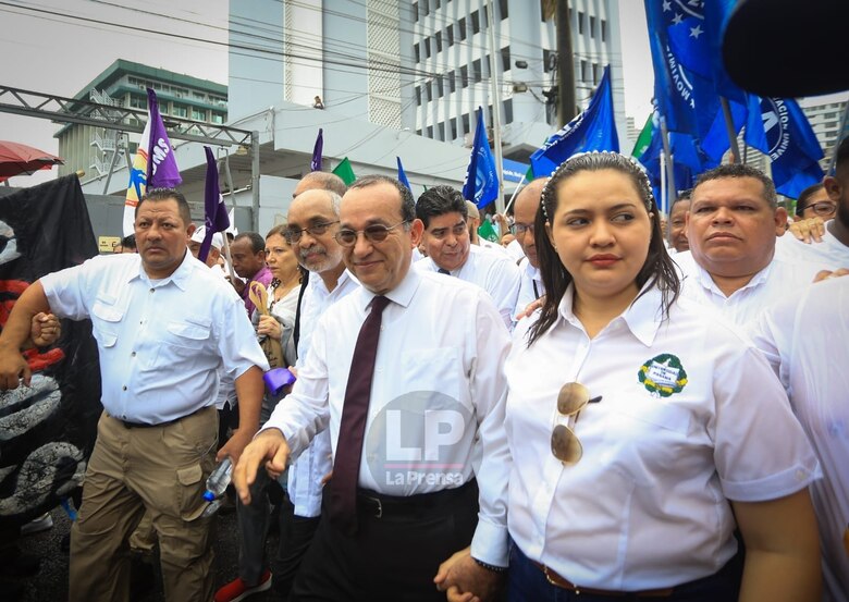 La Universidad de Panamá exige un mejor presupuesto; marchan hacia la sede del MEF