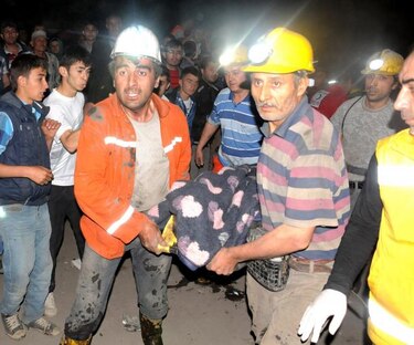 Crece a 157 mineros los muertos en accidente de la mina de carbón en Turquía