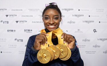 Biles hace historia