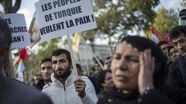 Miles de personas se manifiestan contra Erdogan tras atentado de Ankara