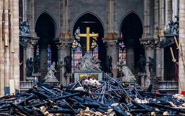 Bomberos evitaron que Notre Dame se quemara hasta cimientos