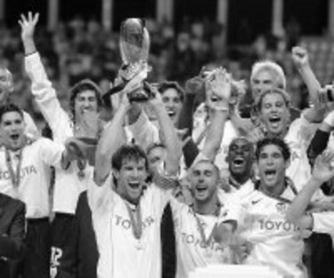 Valencia rescató la supercopa de Europa