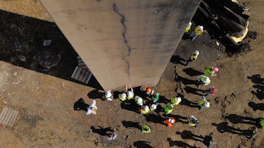 Con el embajador presente, ingenieros de Estados Unidos evalúan el puente de las Américas