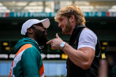 Mayweather, involucrado en pelea durante promoción para combate con youtuber