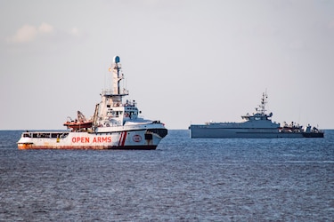 Barco humanitario 'Open Arms' rechaza oferta de acogida de España
