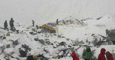 Terremoto de magnitud 7.8 deja muertos en tres países