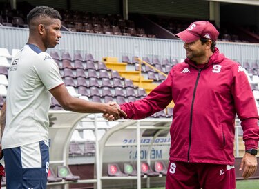 El defensa panameño Fidel Escobar se une al Saprissa