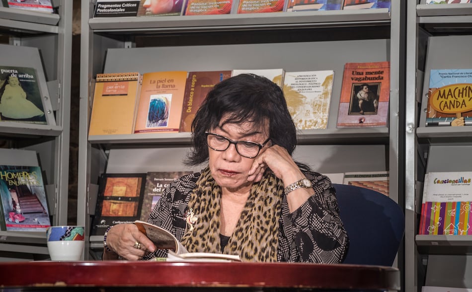 Condecoración Rogelio Sinán es otorgada a la escritora Moravia Ochoa López