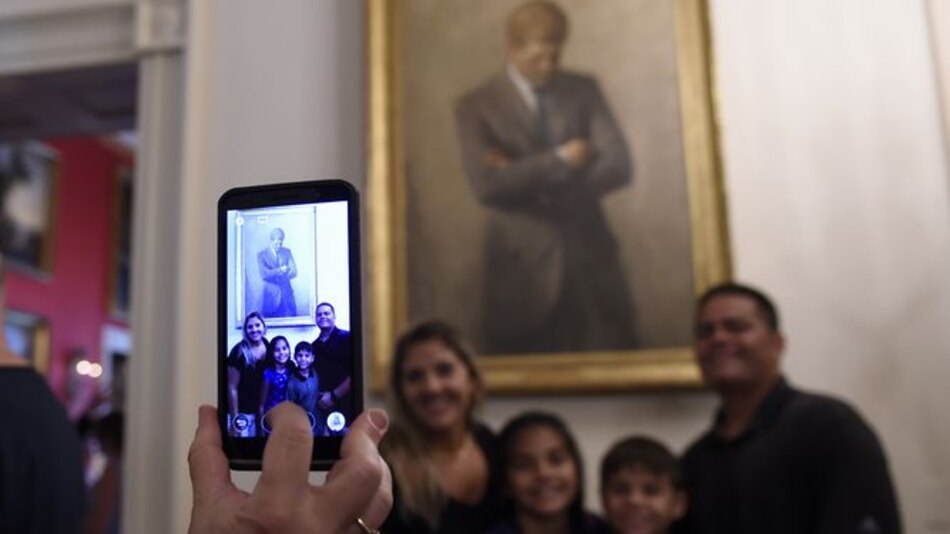 Permiten fotos y redes sociales en visitas a la Casa Blanca