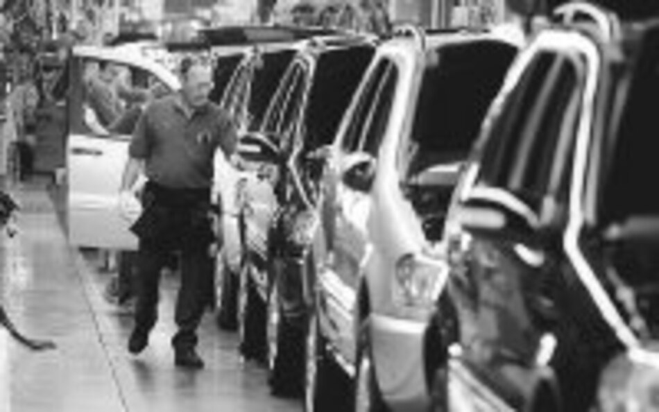 Toyota tiende la mano a General Motors en EU