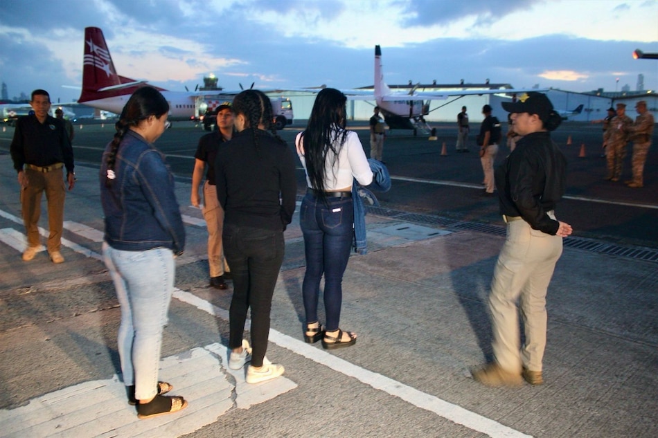 Panamá ofrece a migrantes de Venezuela, Colombia y Ecuador retornar en vuelos pagados por Estados Unidos