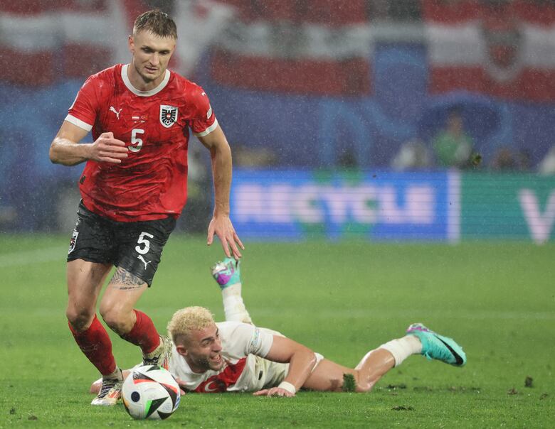 Demiral se impone a balón parado y mete a Turquía en cuartos de la Eurocopa