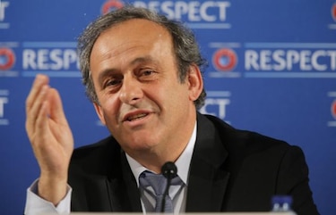 Platini aplaza decisión sobre aspirar a la presidencia de FIFA