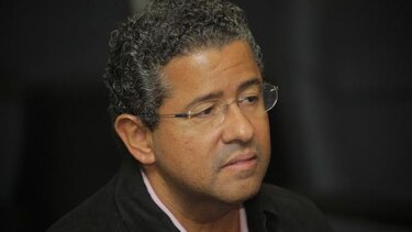 Expresidente Francisco Flores sigue en estado crítico