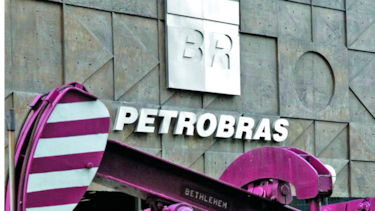 S&P eleva nota de deuda de Petrobras