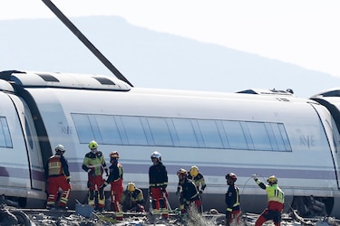 Accidente de tren en España: solidaridad de los vecinos y desesperación de los familiares
