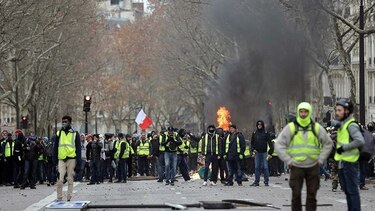 Más de 31 mil ‘chalecos amarillos’ protestan en Francia contra el gobierno
