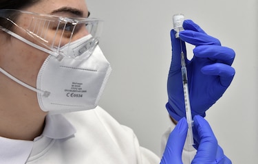 Una dosis de Pfizer ofrece 65% de protección, según Reino Unido