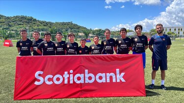 Carles Puyol compartió con estudiantes panameños en Clínicas Académicas de Scotiabank
