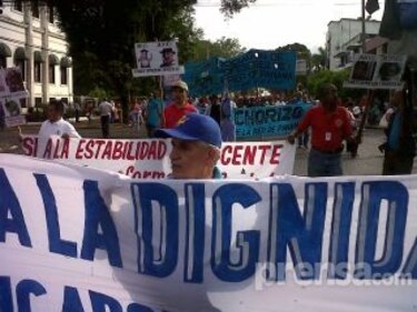 Docentes marchan a la Presidencia