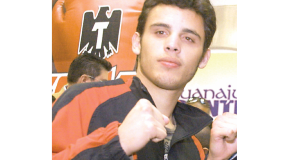 Julio César triunfa y Chávez Jr. pierde por nocaut