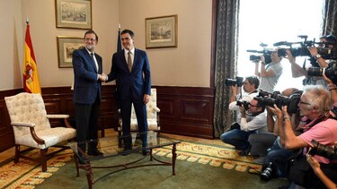 Mariano Rajoy se reúne con el líder de los socialistas en España