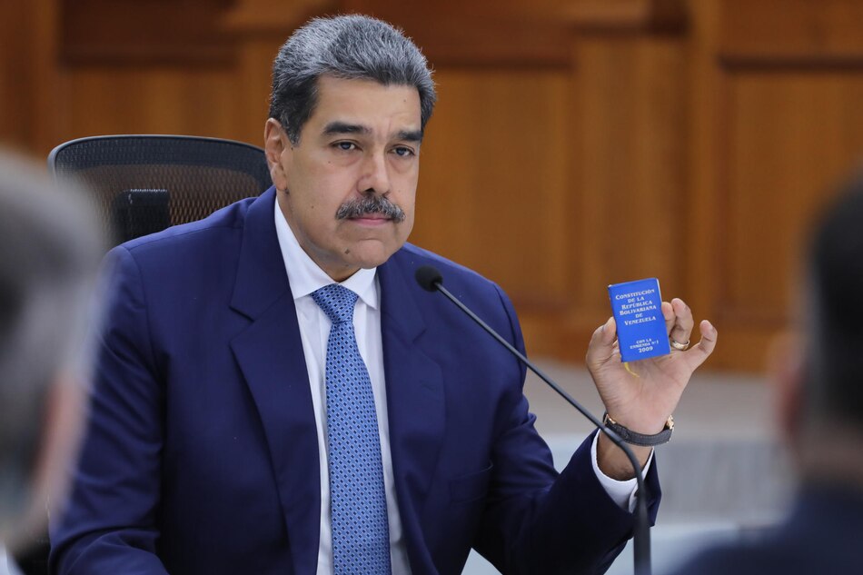 Maduro designa una comisión nacional para que trabaje en una reforma constitucional